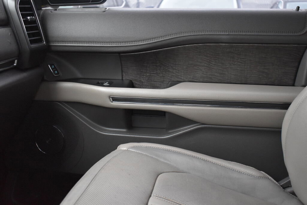 Used 2018 Ford Expedition Limited w/ Equipment Group 302A image 25