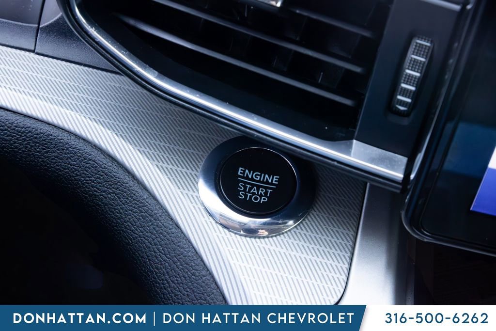 Used 2022 Ford Explorer XLT w/ Equipment Group 202A AWD/4WD image 9