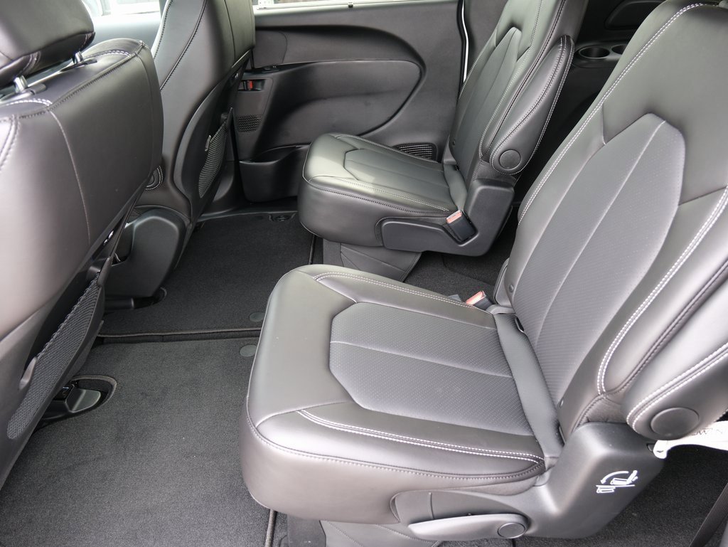 New 2025 Chrysler Pacifica Select image 28