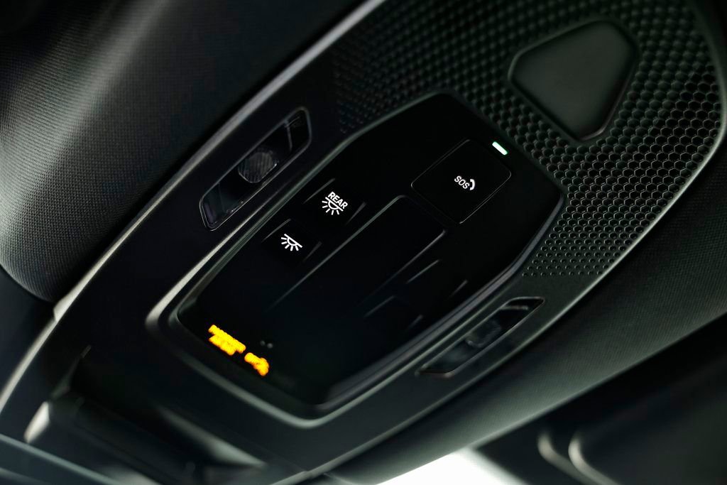 Certified 2025 Porsche Cayenne AWD/4WD image 42