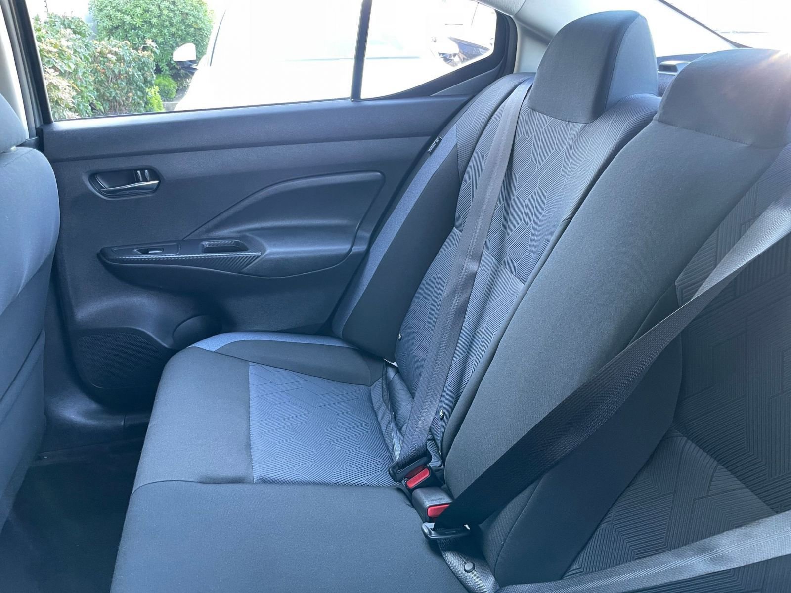 Used 2025 Nissan Versa SV image 38