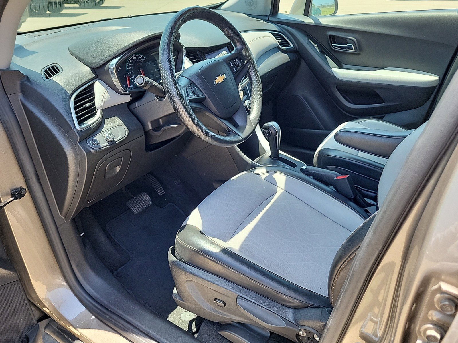 Used 2021 Chevrolet Trax LT image 14