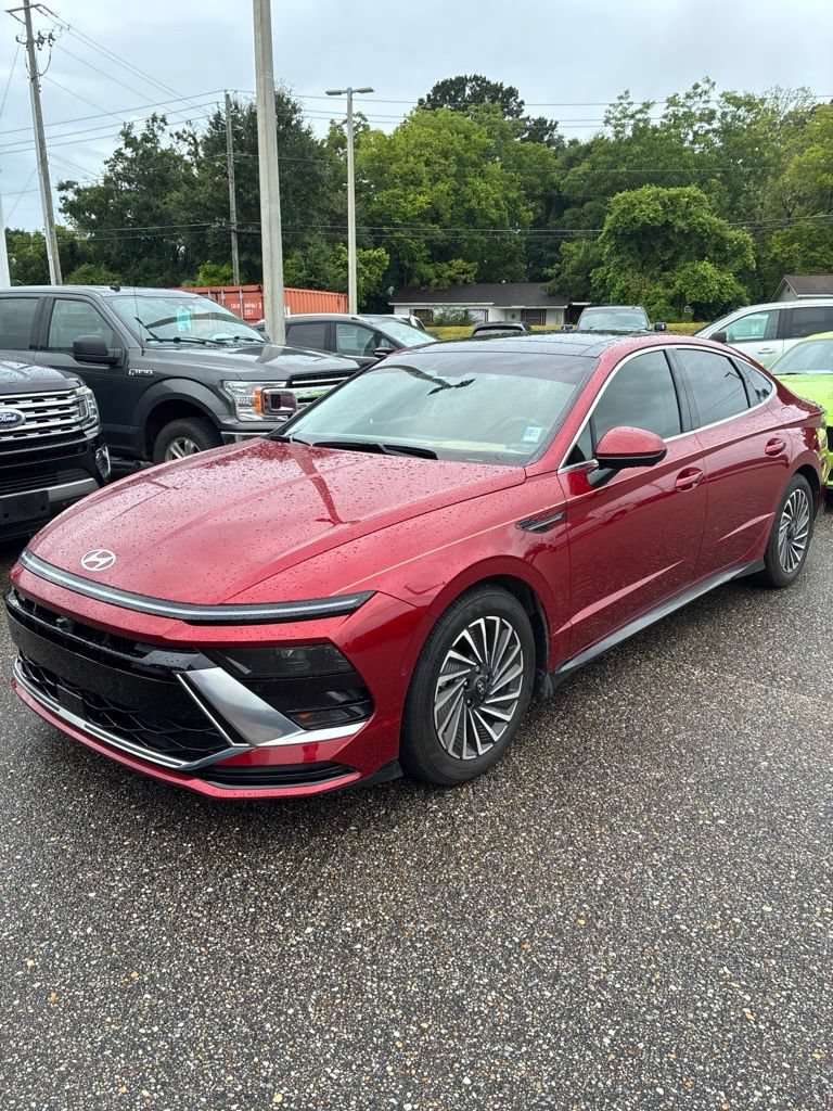 Used 2025 Hyundai Sonata Limited FWD image 4