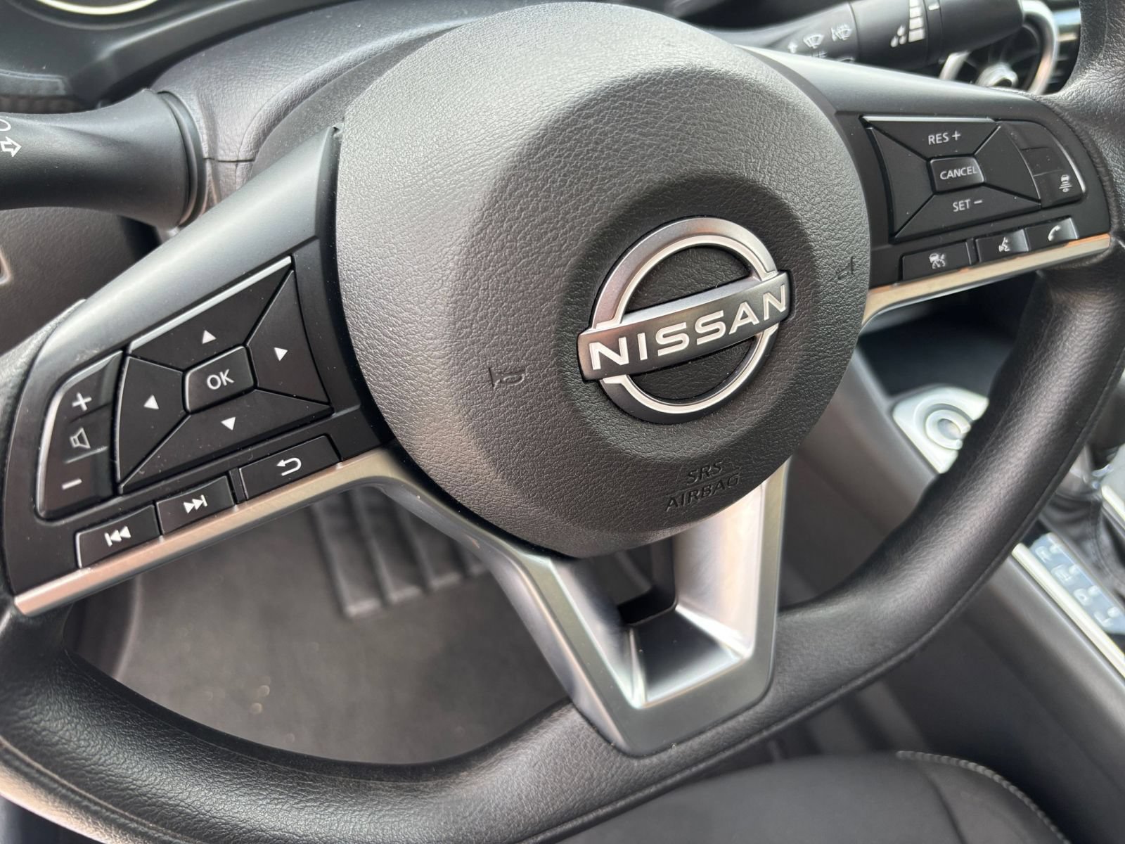 Used 2025 Nissan Sentra SV FWD image 25