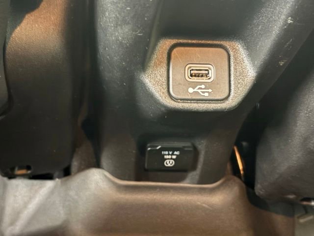 Used 2018 Jeep Renegade Limited w/ UConnect 8.4 Nav Group AWD/4WD image 11