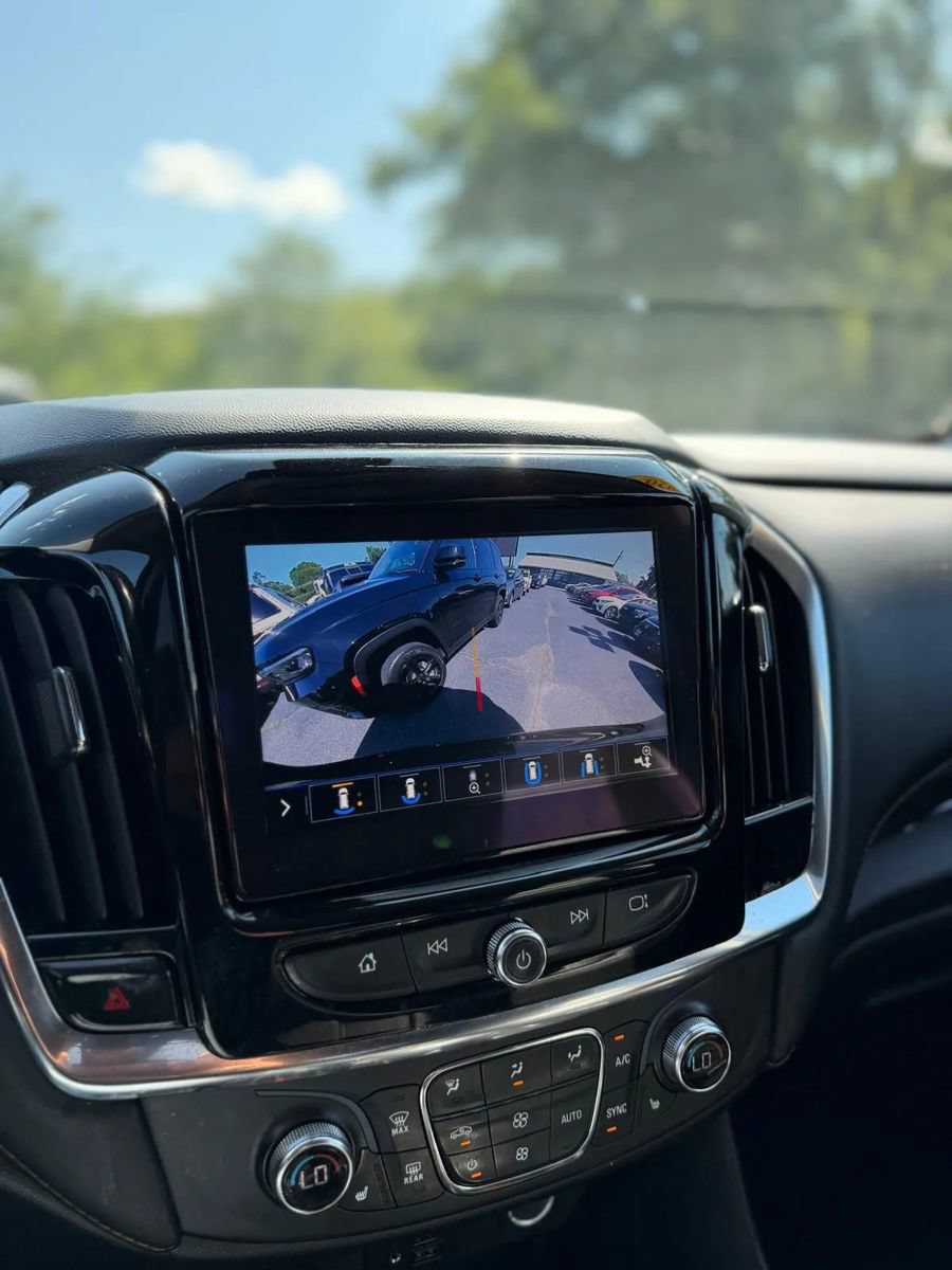 Used 2021 Chevrolet Traverse RS FWD image 25