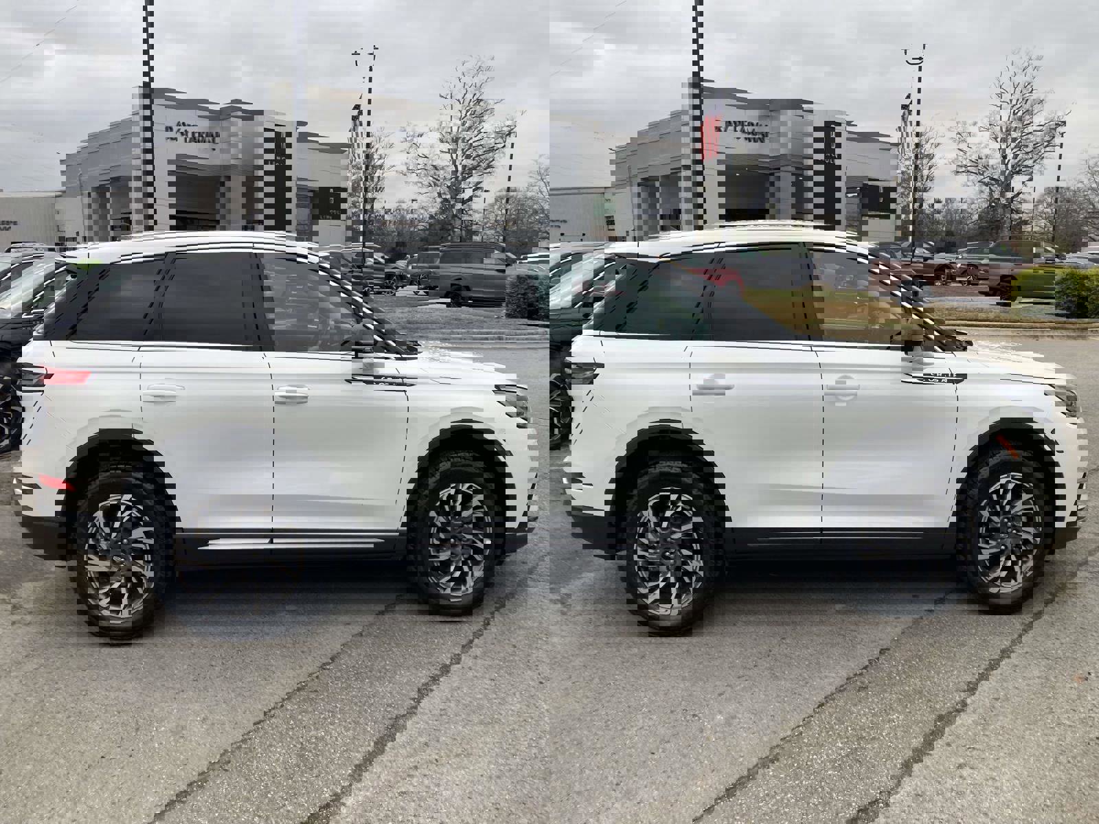 New 2025 Lincoln Corsair FWD w/ Equipment Group 101A image 2