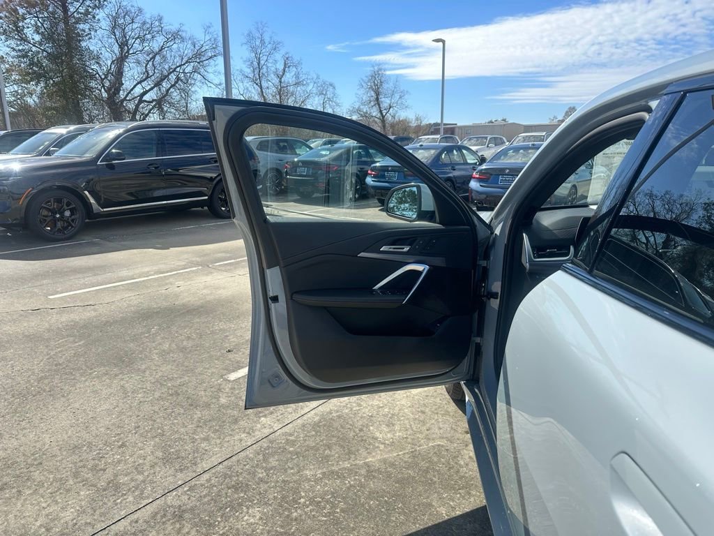 Certified 2025 BMW X2 xDrive28i image 9