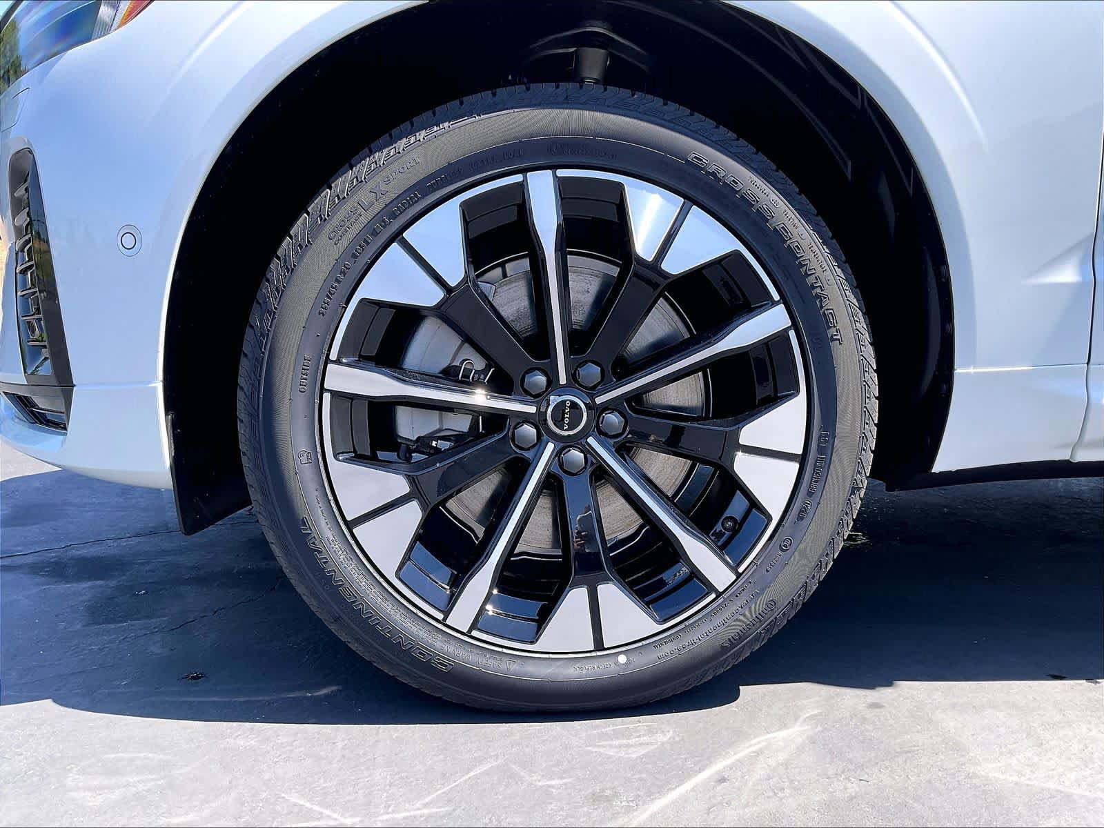 New 2026 Volvo XC60 T8 Plus w/ Climate Package PRO AWD/4WD image 14