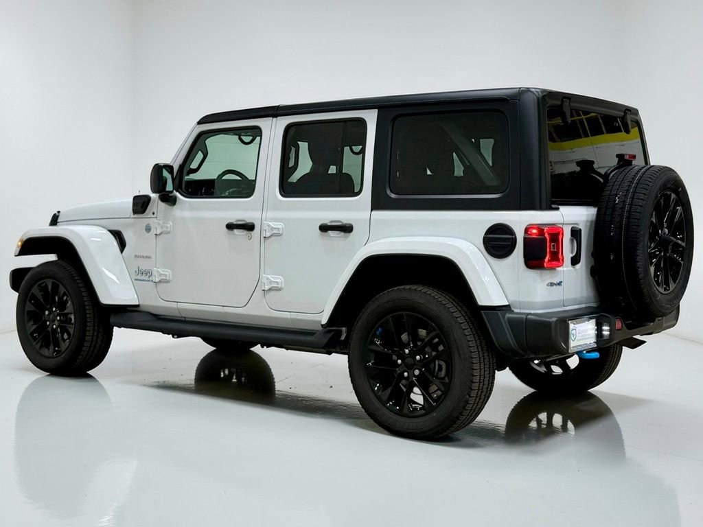 Used 2023 Jeep Wrangler Sahara w/ Cold Weather Group image 21