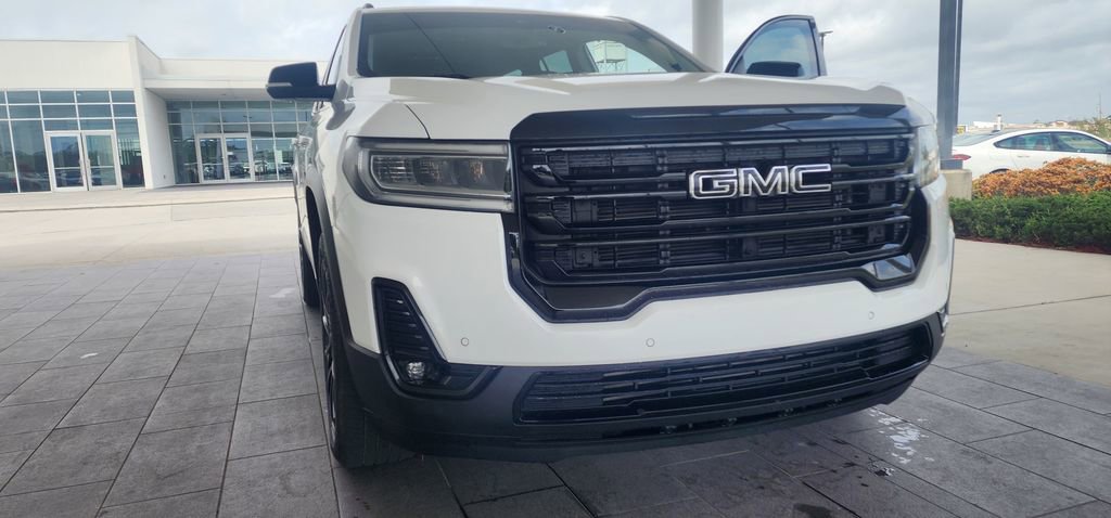 Used 2023 GMC Acadia SLT w/ Elevation Edition image 13