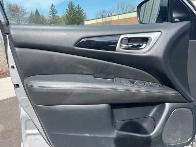 Used 2018 Nissan Pathfinder SV w/ SV Tech Package AWD/4WD image 19