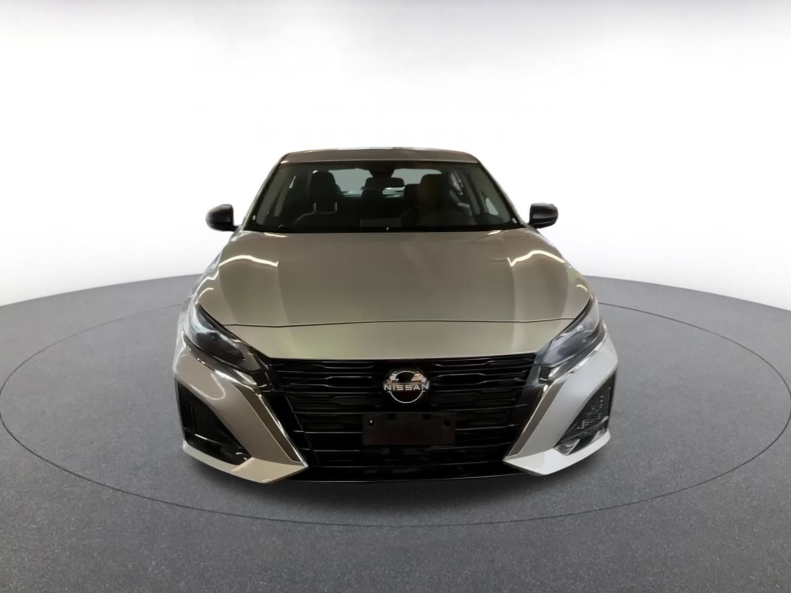 Used 2024 Nissan Altima 2.5 SV image 4