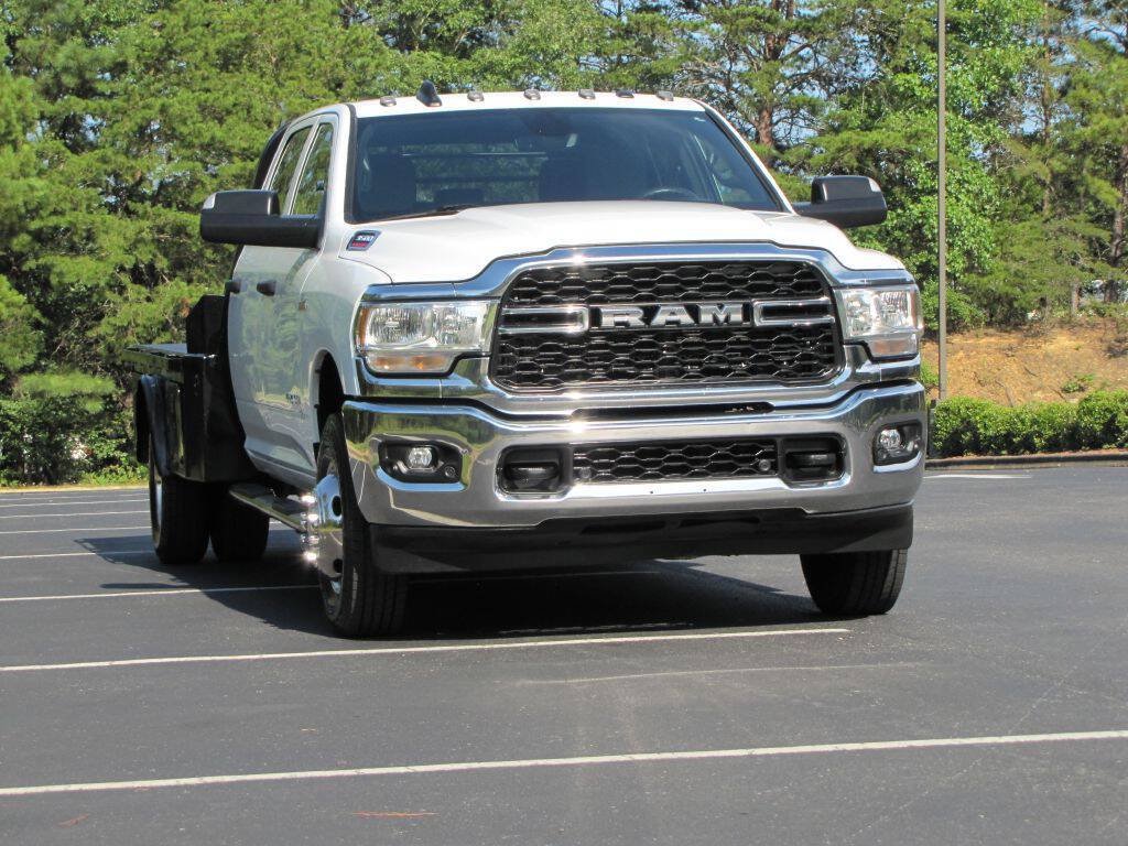 Used 2022 RAM 3500 Tradesman w/ Chrome Appearance Group AWD/4WD image 9