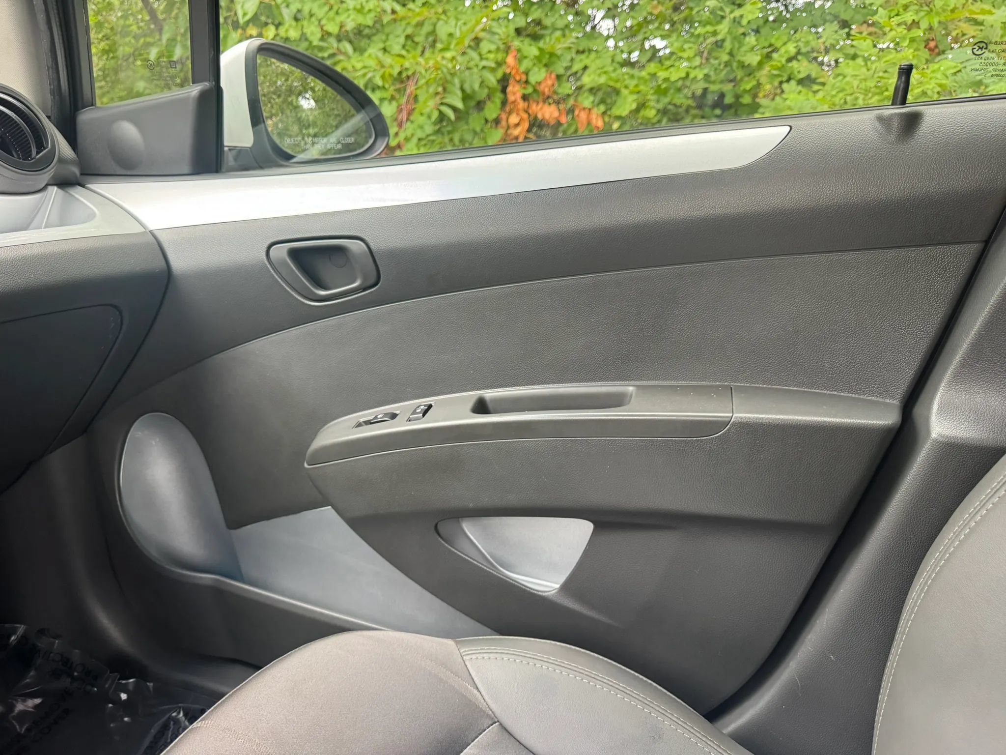 Used 2014 Chevrolet Spark LT FWD image 5