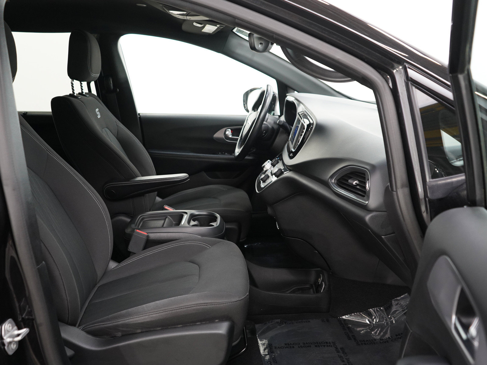 Used 2019 Chrysler Pacifica Touring Plus FWD image 11