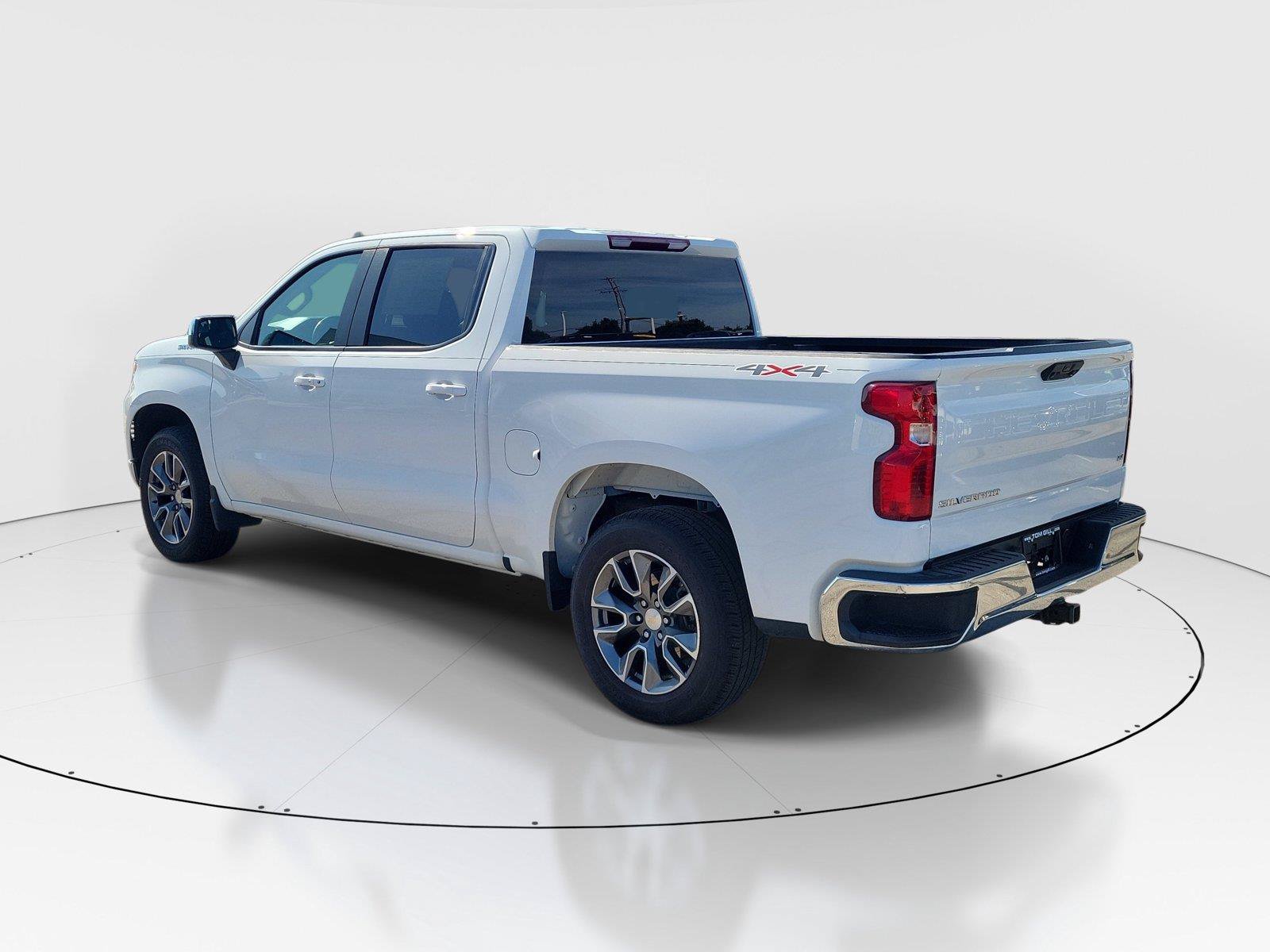 Used 2023 Chevrolet Silverado 1500 LT AWD/4WD image 3