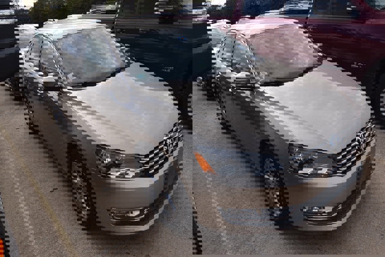 Used 2015 Volkswagen Passat 1.8T Limited Edition image 5