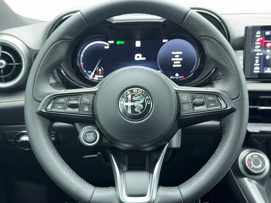 New 2025 Alfa Romeo Tonale w/ Premium Package image 17