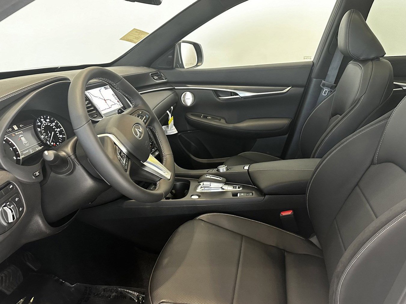 New 2025 INFINITI QX50 Sport image 12