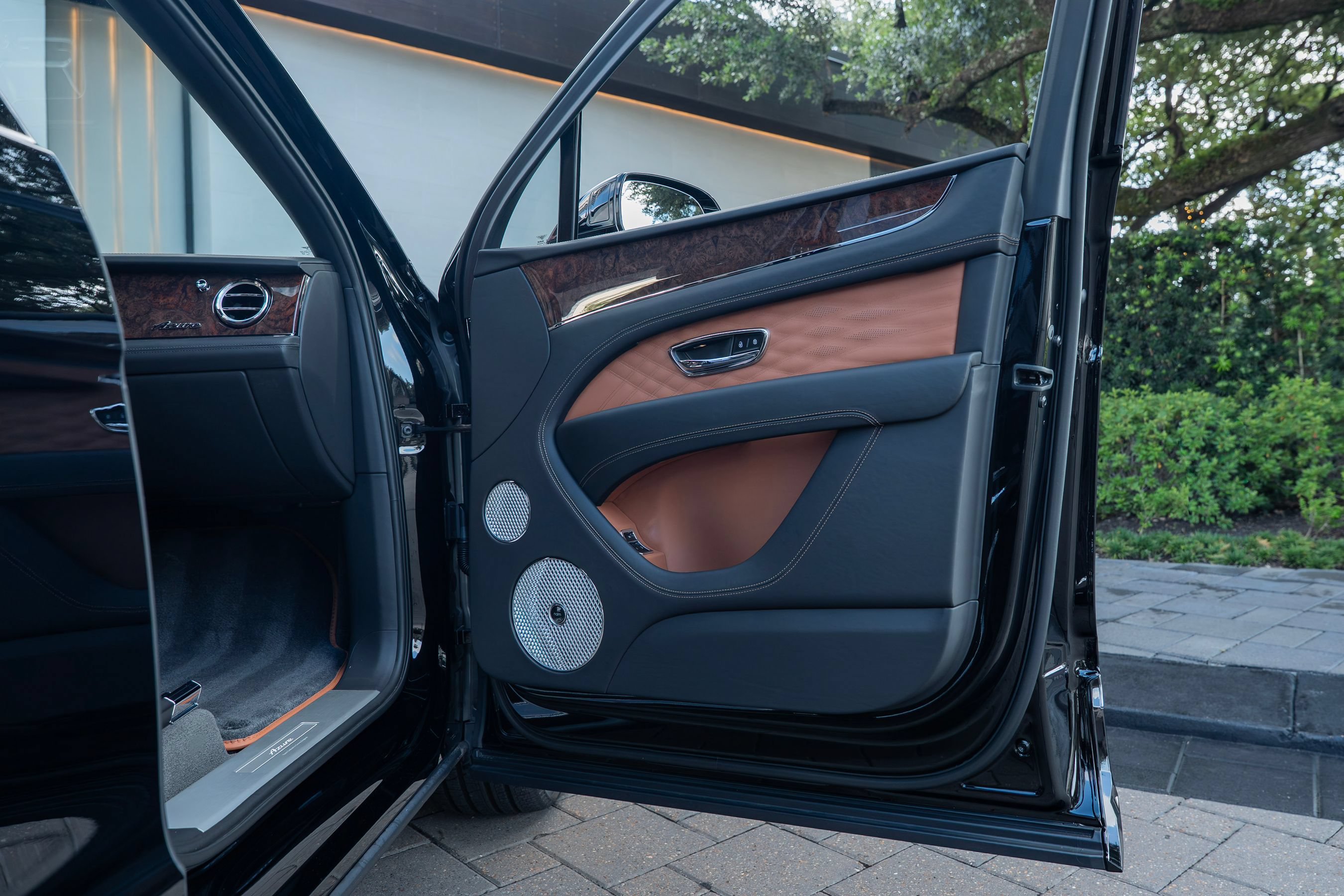 Certified 2025 Bentley Bentayga Extended Wheelbase AWD/4WD image 20