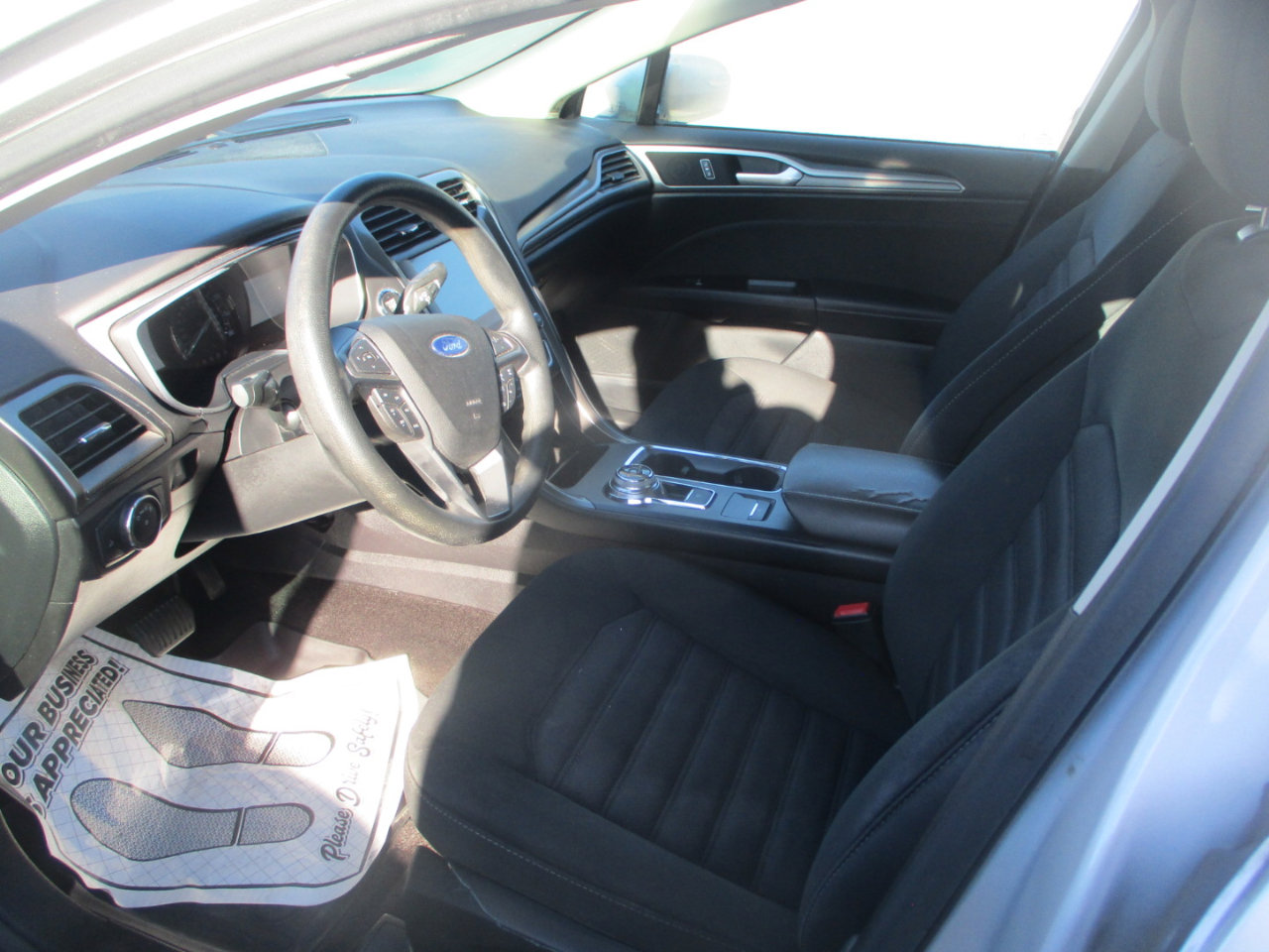 Used 2017 Ford Fusion SE w/ Fusion SE Technology Package image 10