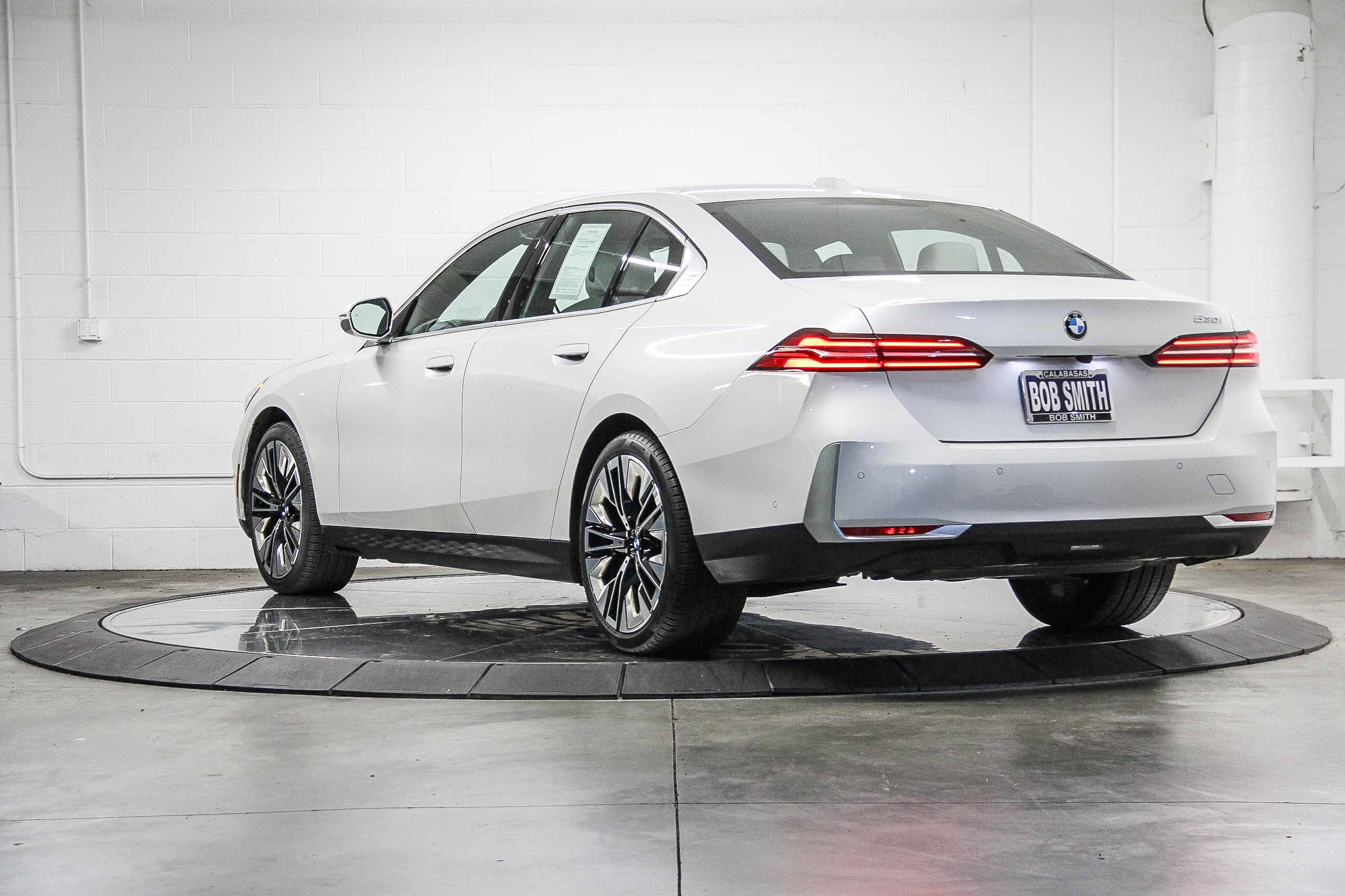 Used 2026 BMW 530i w/ Premium Package image 4