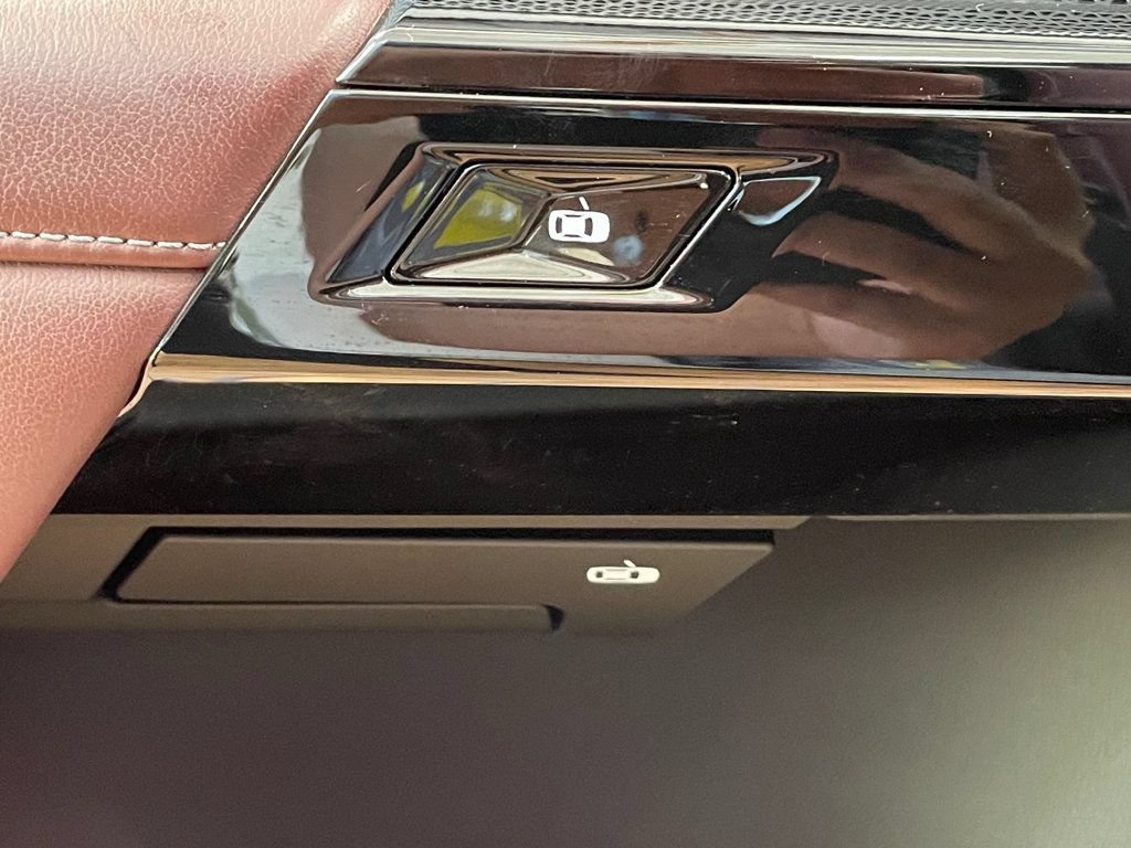Used 2023 BMW i7 xDrive60 AWD/4WD image 18