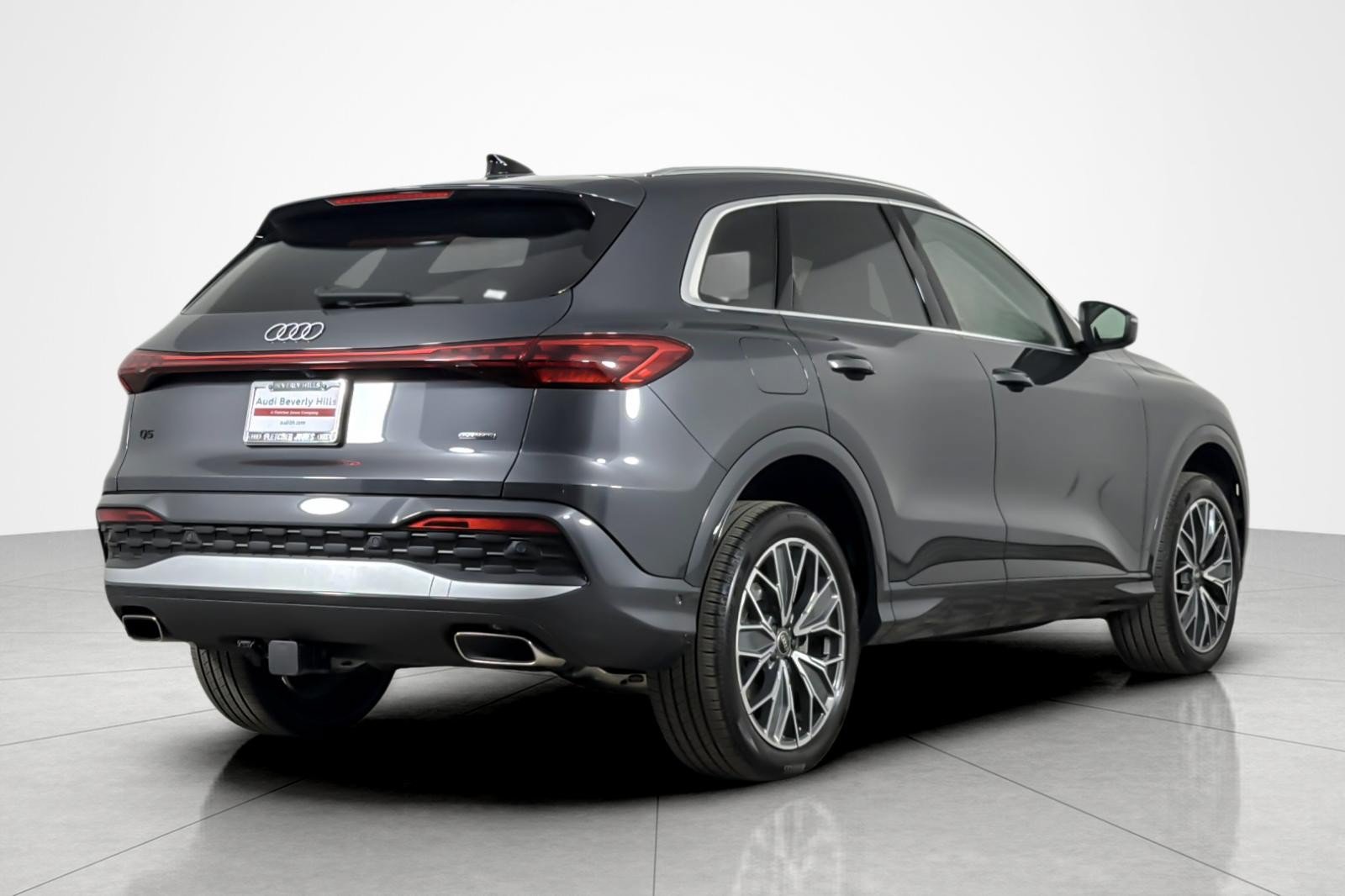Used 2025 Audi Q5 Premium Plus w/ Premium Plus AWD/4WD image 5