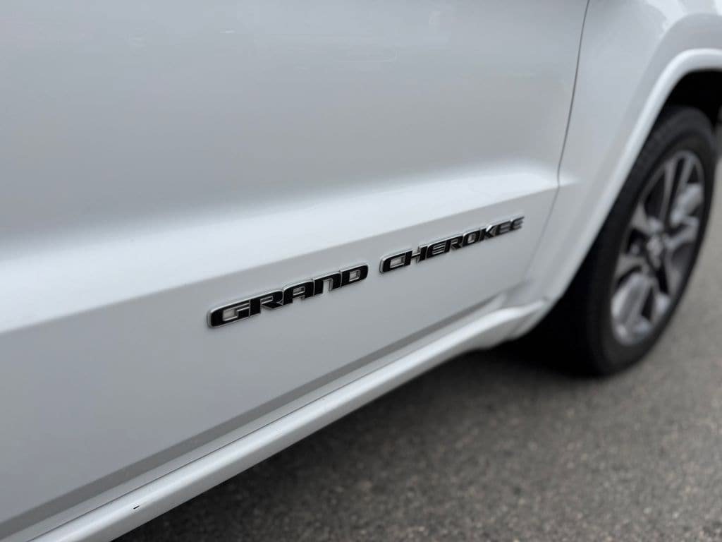 Used 2018 Jeep Grand Cherokee Overland AWD/4WD image 28