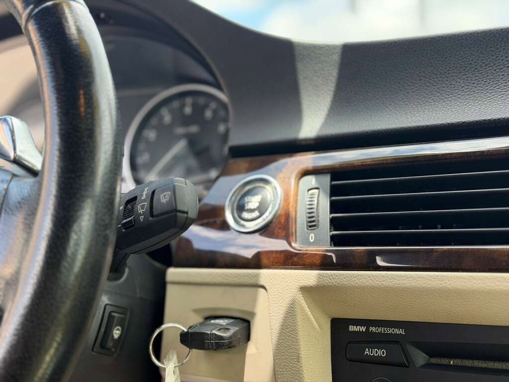 Used 2009 BMW 328i Convertible RWD image 13