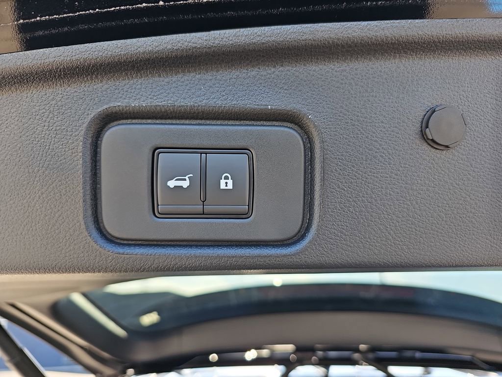 New 2026 Nissan Pathfinder Platinum image 17