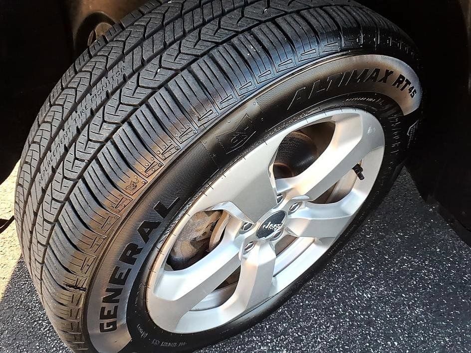 Used 2019 Jeep Compass Latitude AWD/4WD image 9
