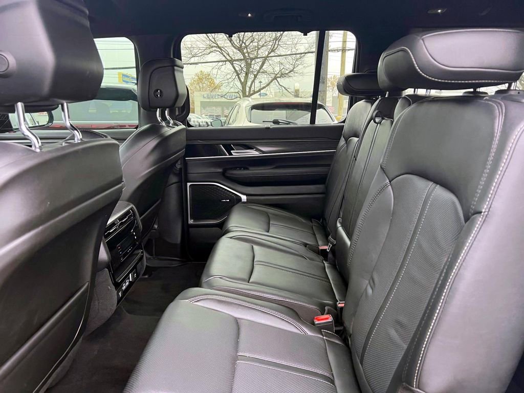 Used 2023 Jeep Wagoneer Series III w/ Convenience Group I image 11