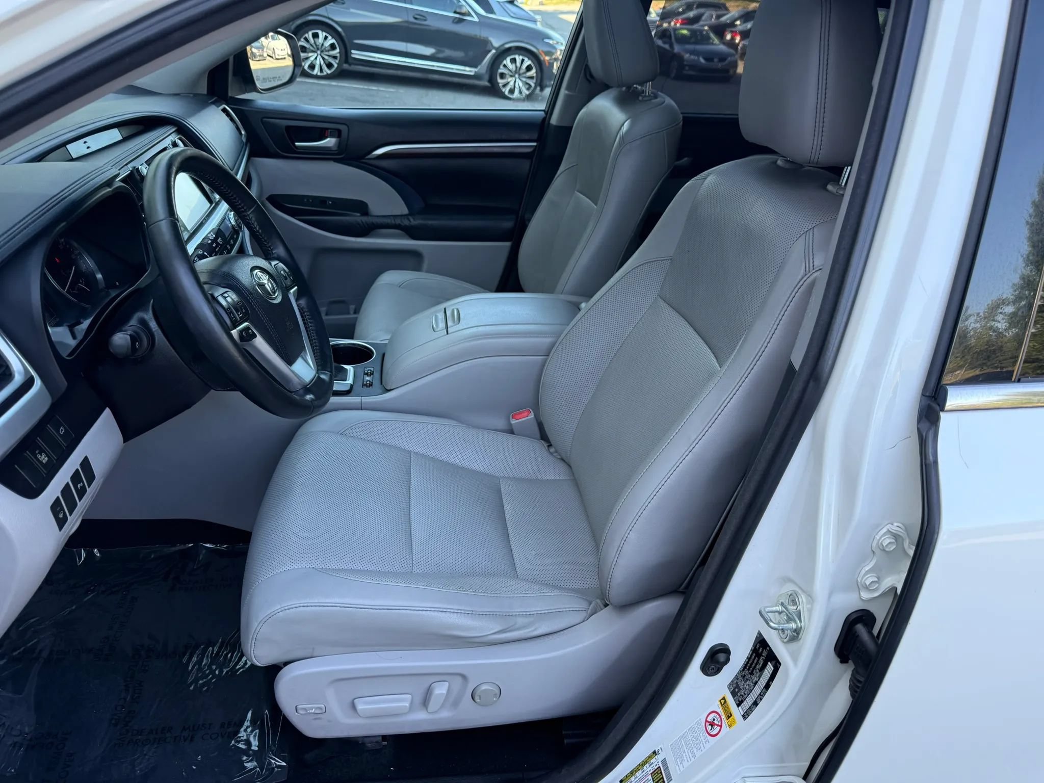 Used 2015 Toyota Highlander Limited AWD/4WD image 21