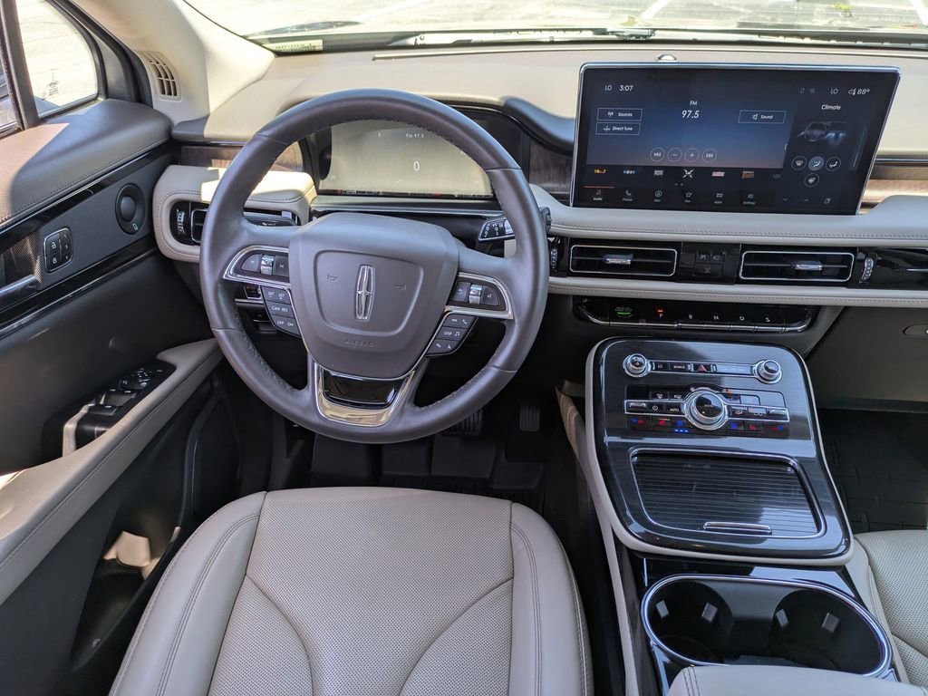 Used 2023 Lincoln Nautilus Reserve w/ Luxury Package FWD image 18