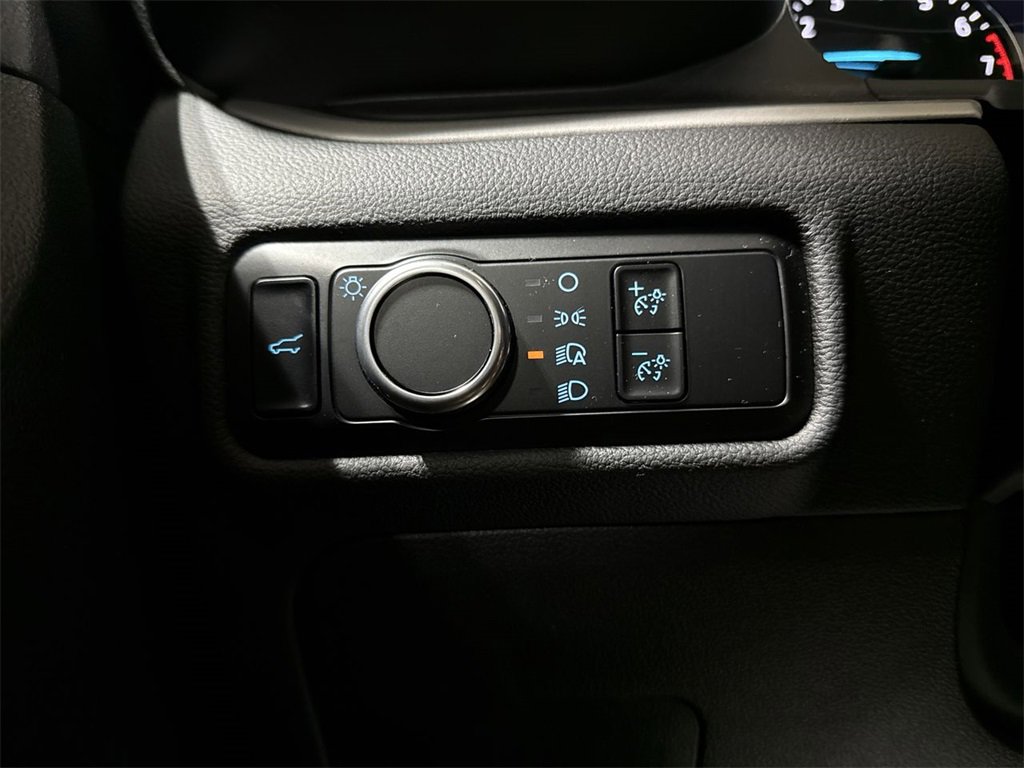 Used 2023 Ford Explorer XLT image 17