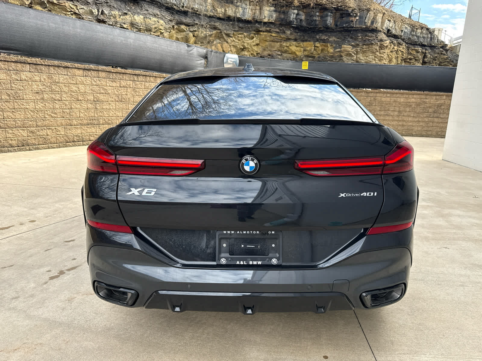 Used 2026 BMW X6 xDrive40i w/ Climate Comfort Package AWD/4WD image 4