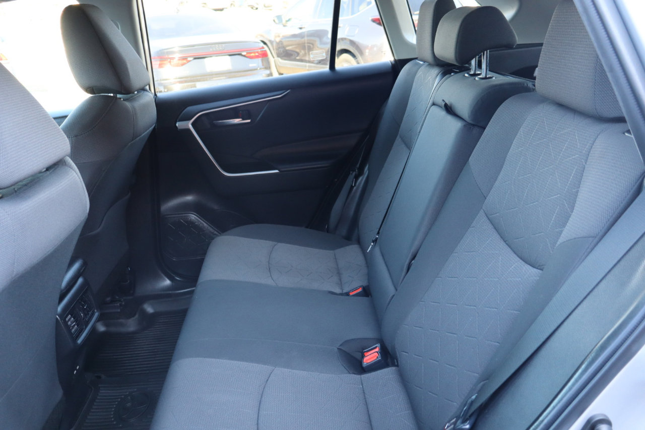 Used 2022 Toyota RAV4 XLE image 19