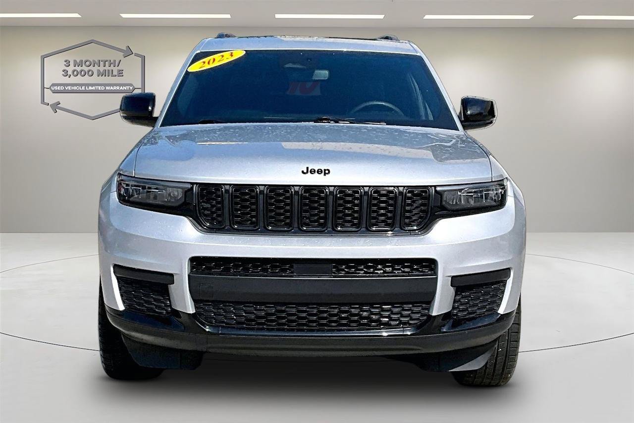 Used 2023 Jeep Grand Cherokee L Laredo AWD/4WD image 2