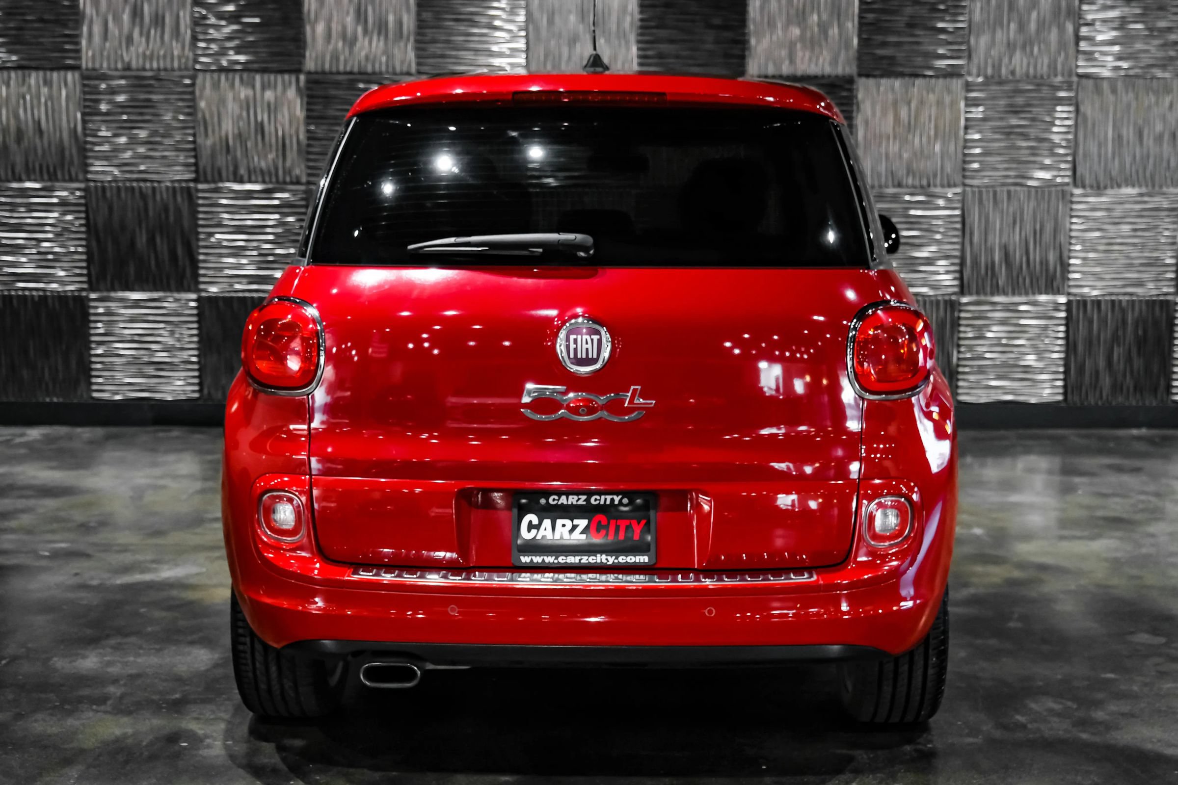 Used 2017 FIAT 500L Lounge w/ Dual-Pane Sunroof Package FWD image 9