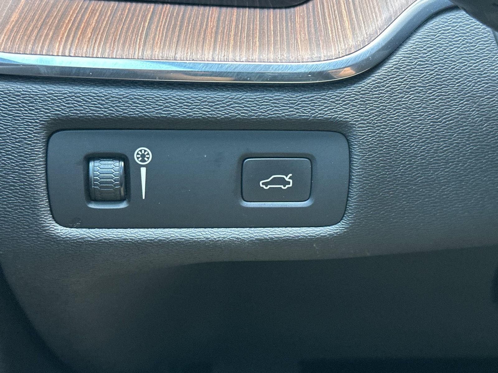 Used 2019 Volvo XC60 T5 Inscription w/ Protection Package Premier AWD/4WD image 31