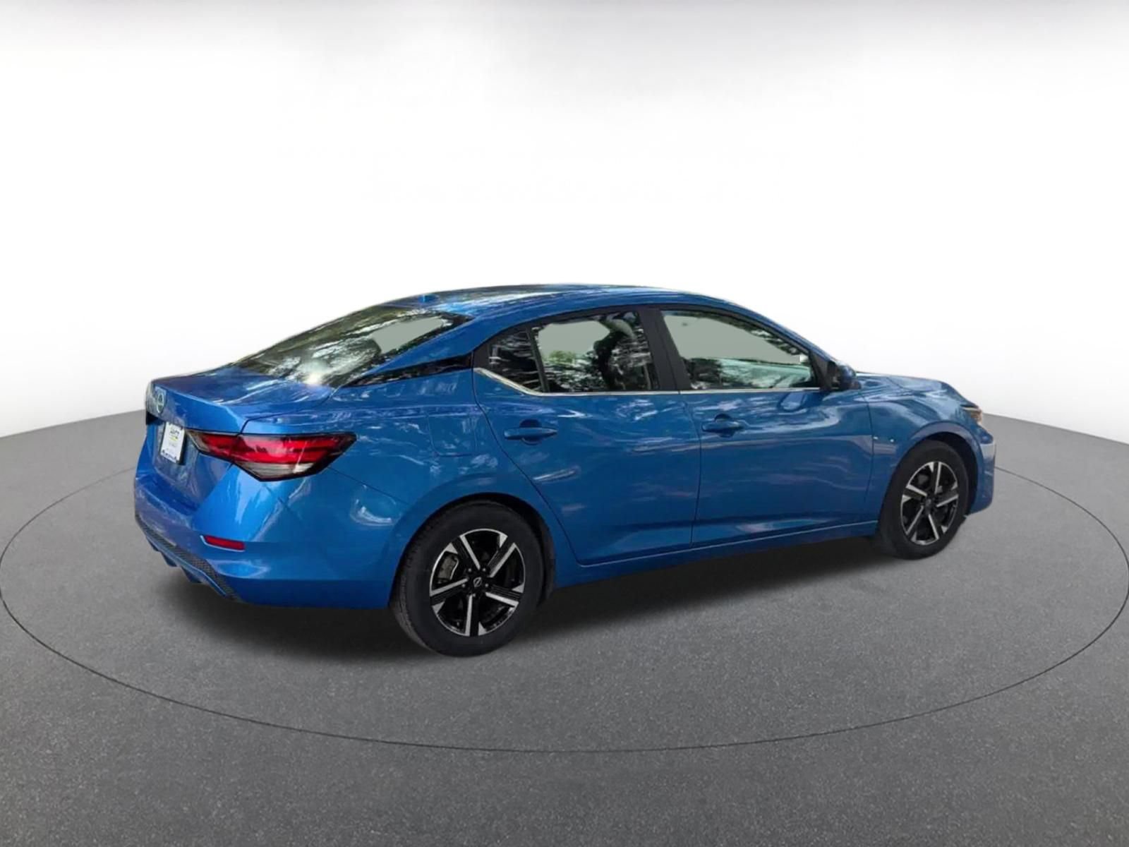Used 2025 Nissan Sentra SV FWD image 14