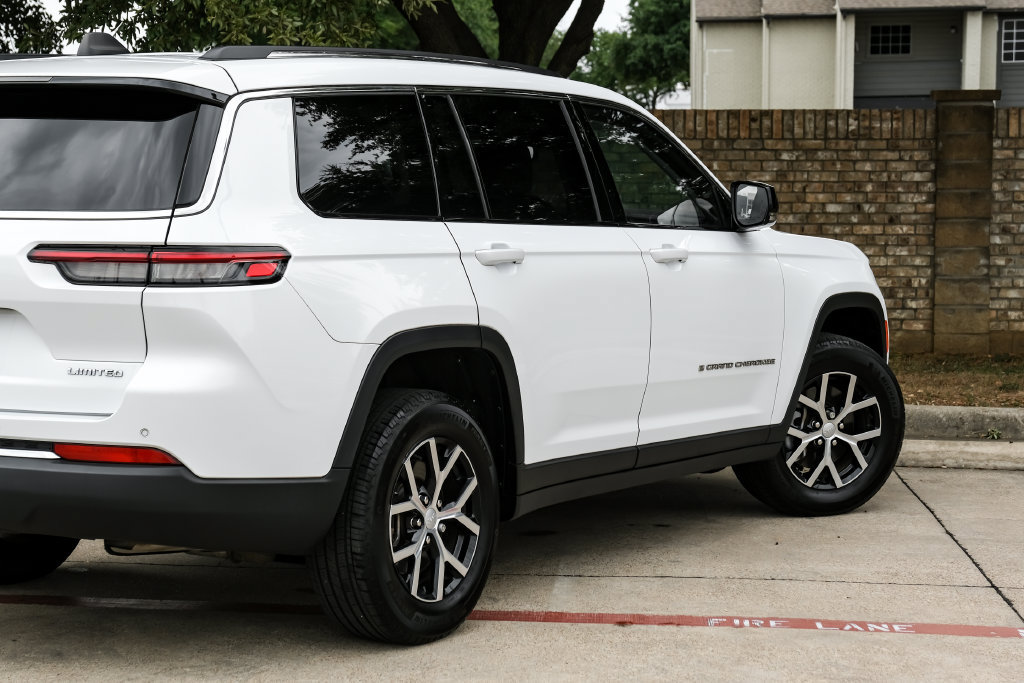 Used 2023 Jeep Grand Cherokee L Limited AWD/4WD image 18