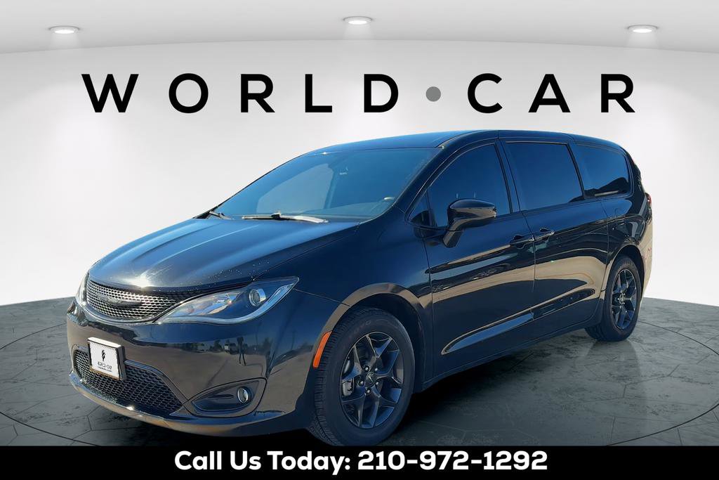 Used 2020 Chrysler Pacifica Touring w/ S Appearance Package image 2