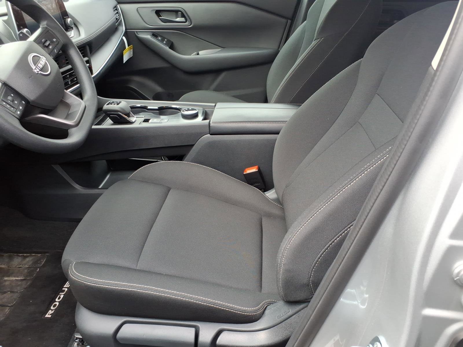 Used 2025 Nissan Rogue S image 11