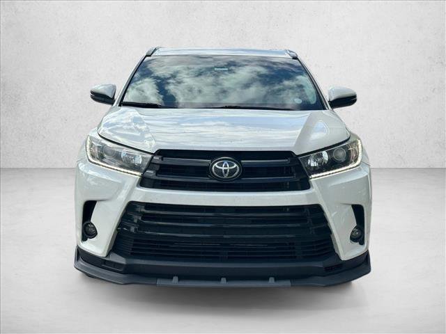 Used 2019 Toyota Highlander SE w/ Phone Cable & Charge Package video 2