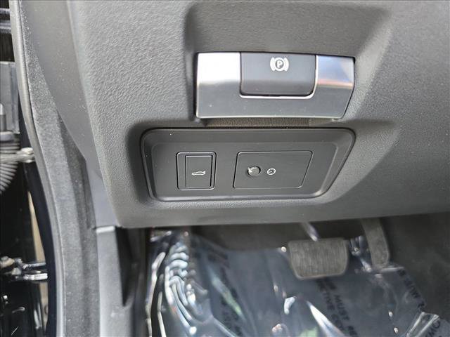Used 2020 Jaguar XE S AWD/4WD image 25