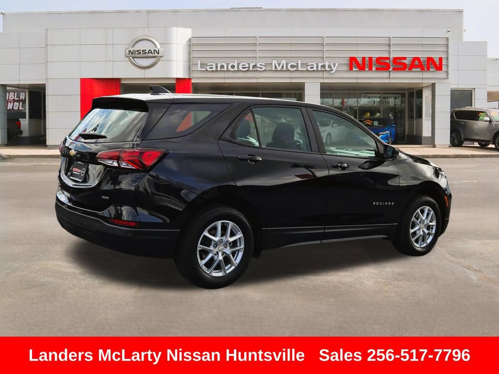 Used 2022 Chevrolet Equinox LS AWD/4WD image 3