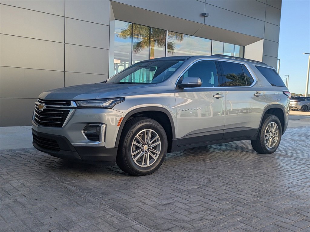 Used 2023 Chevrolet Traverse LT image 1